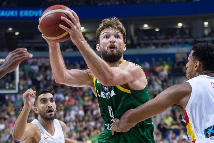 立陶宛篮球队实力碾压对手，晋级半决赛