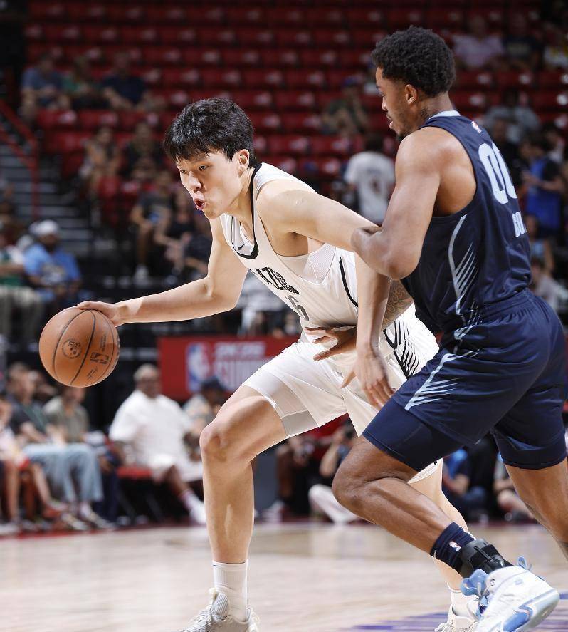 熊猫体育中国App-开拓者主场迎战灰熊，追求主场胜