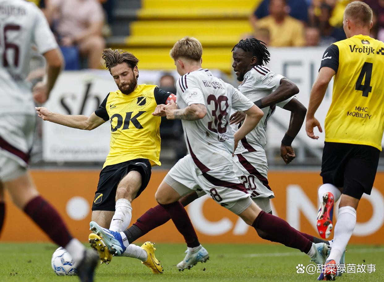 阿贾克斯遭遇意外失利,失去领先优势 阿贾克斯遭遇意外失利,失去领先优势