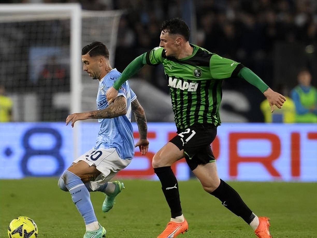 拉齐奥战胜都灵，领跑积分榜