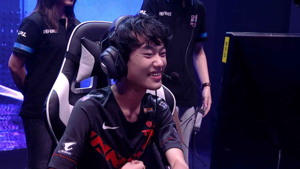 熊猫体育全站APP下载-BRO险胜LGD，Doinb完成史诗逆转激烈交锋成都决赛之夜，让粉丝疯狂欢呼