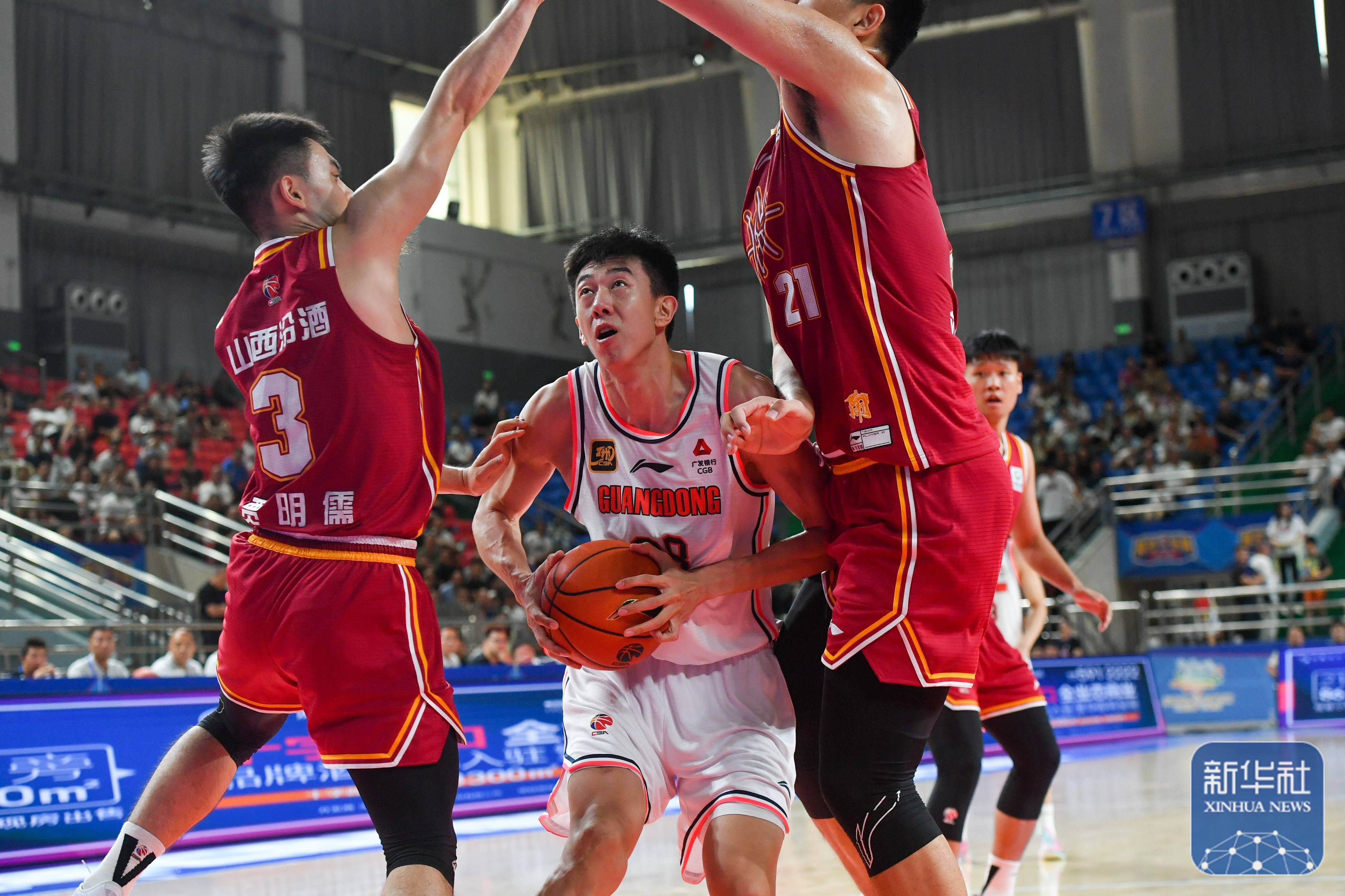 胜利在望:球队奋勇向前争取最终胜利 胜利在望:球队奋勇向前争取最终胜利