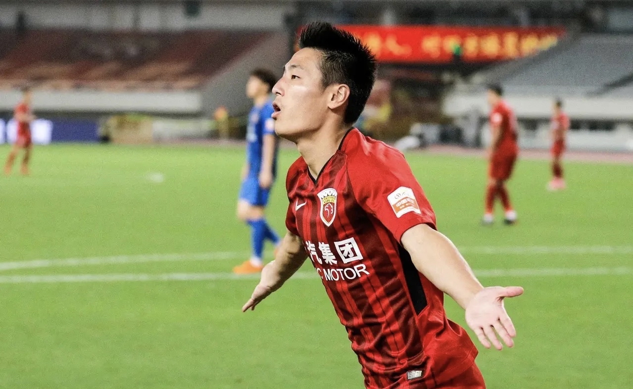 包含对抗异常激烈，硝烟弥漫，球员们全力以赴拼搏的词条