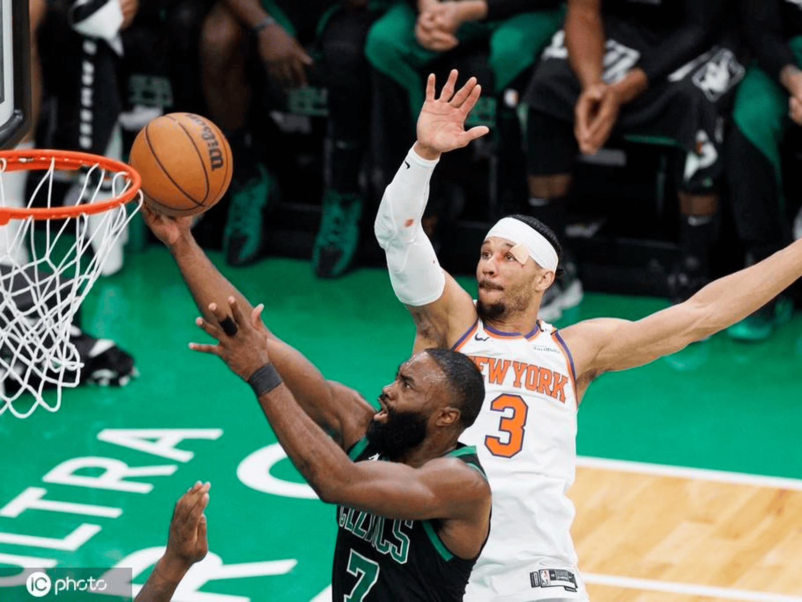 德国男篮横扫波兰男篮,杰伦·布朗送出助攻 德国男篮横扫波兰男篮,杰伦·布朗送出助攻