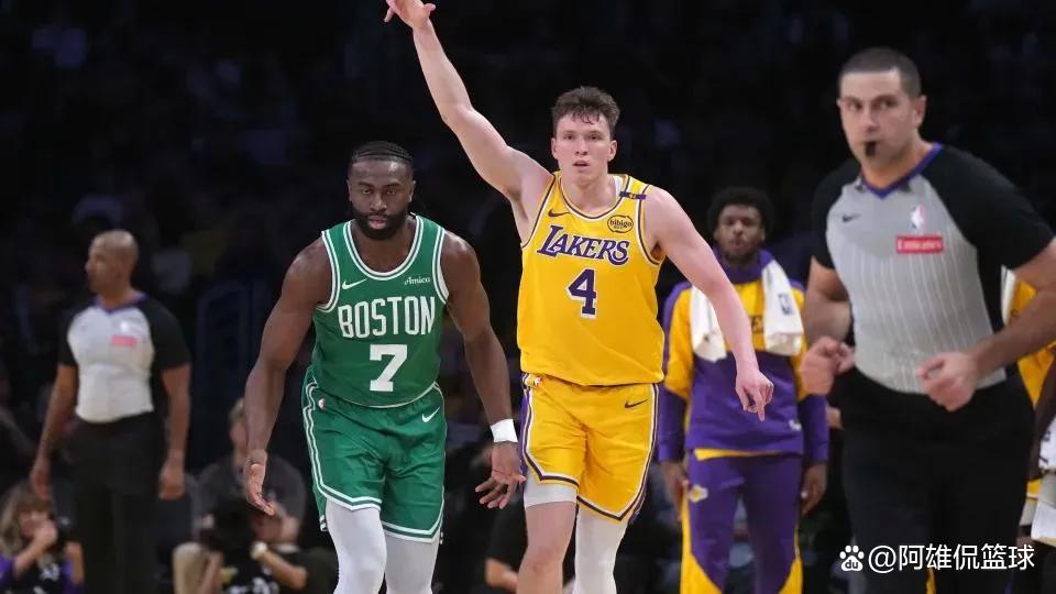 德国男篮横扫波兰男篮,杰伦·布朗送出助攻 德国男篮横扫波兰男篮,杰伦·布朗送出助攻