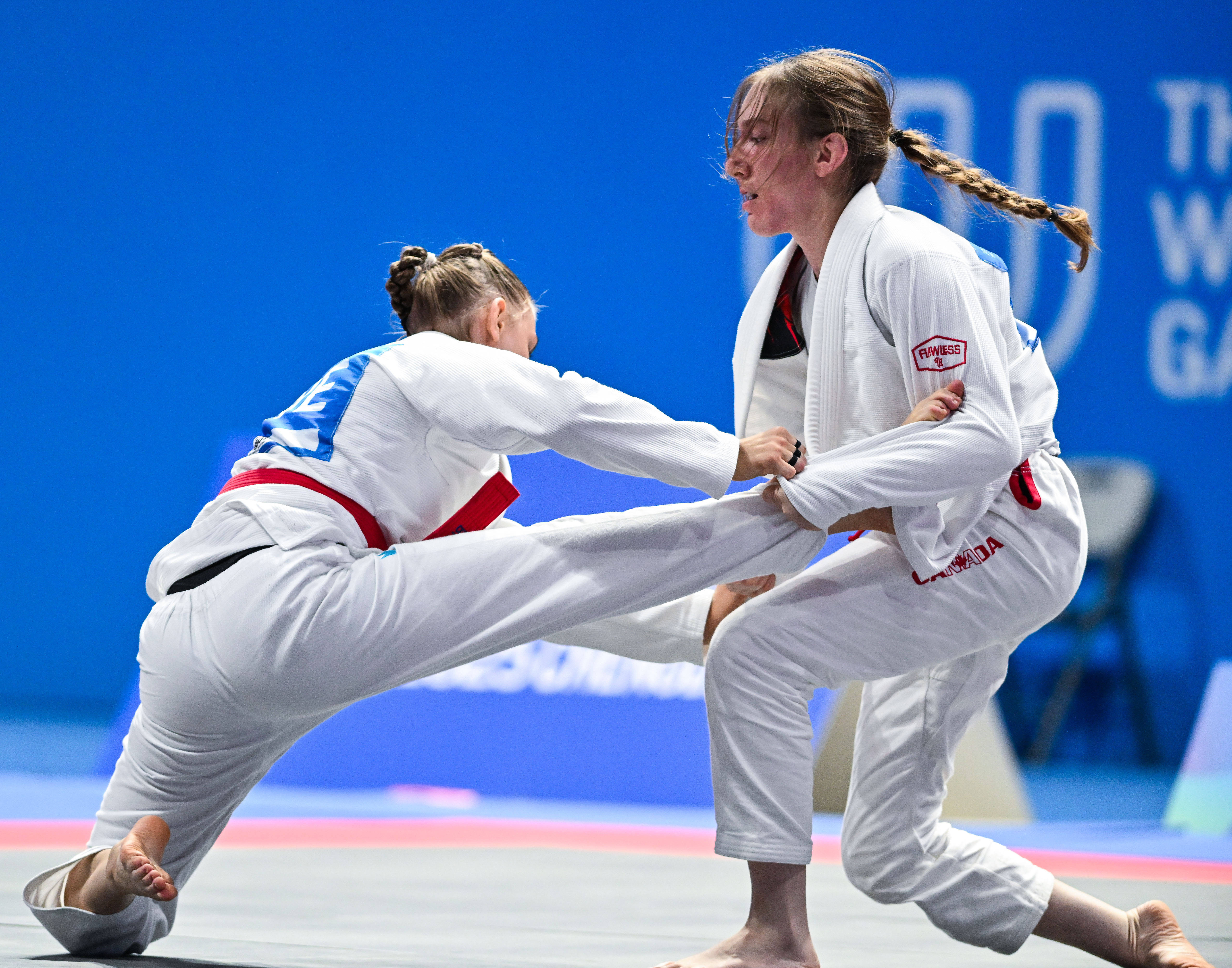 包含瑞典田径选手力夺冠军，势不可挡！的词条