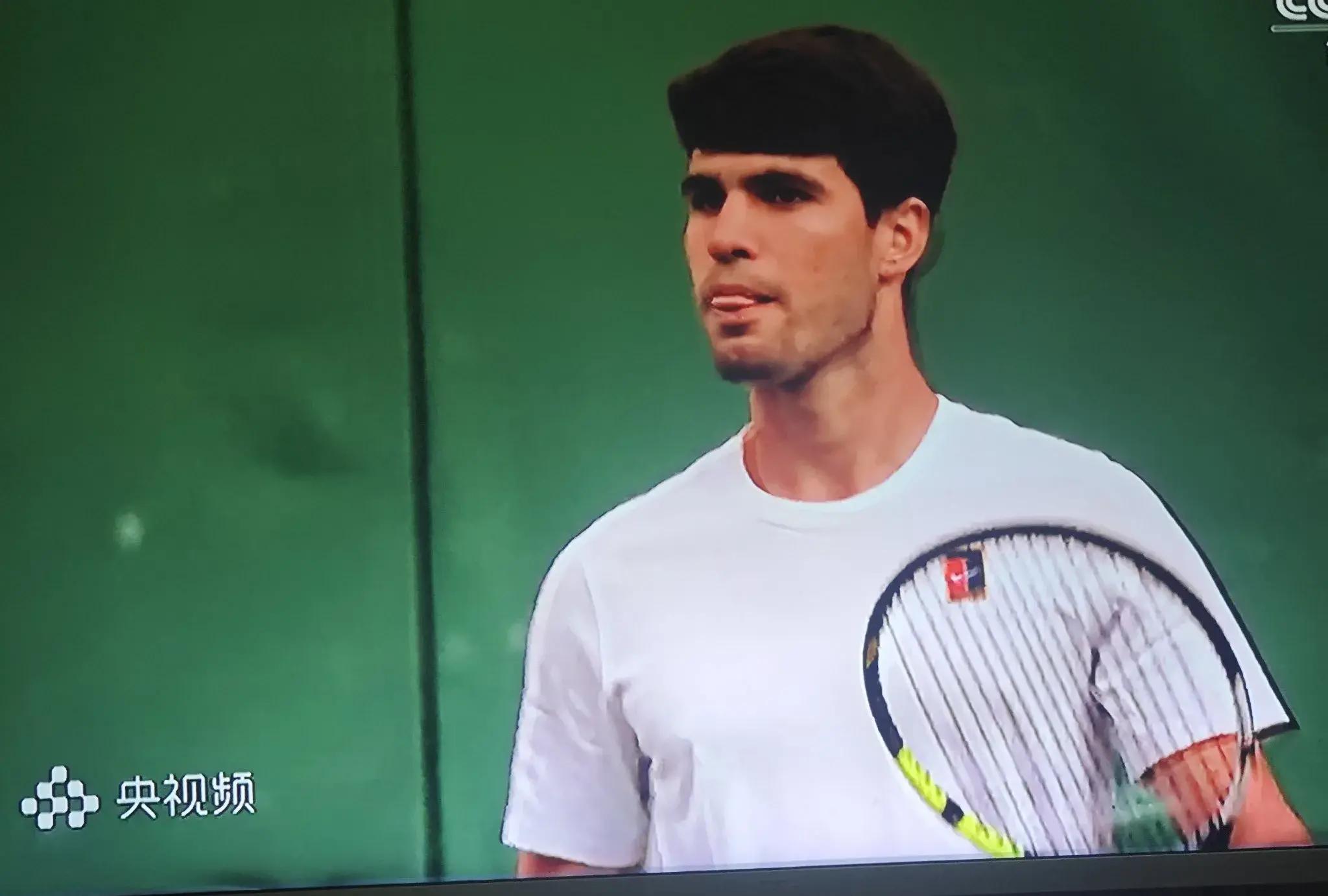 熊猫直播tv-意大利网球队逆转西班牙网球队，费德勒送出助攻的简单介绍