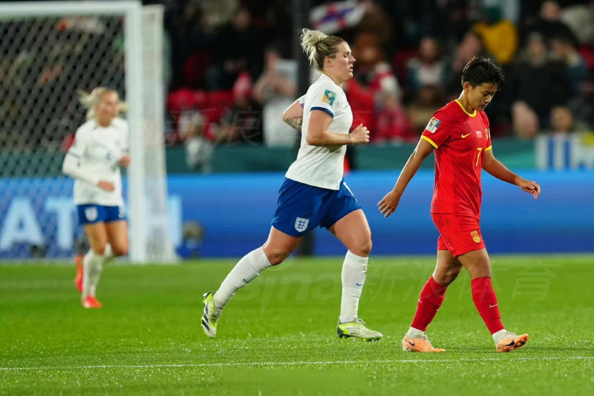 斯洛伐克女足在比赛中表现出色